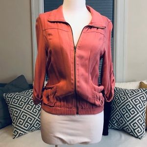 Cropped zip-up summer jacket.